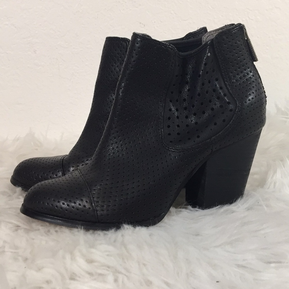 Adam Tucker by Me Too Frankee Black Bootie Sz 7.5 - Picture 7 of 14